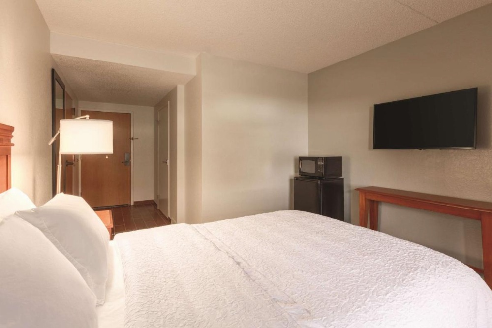 Hampton Inn By Hilton Des Moines Airport