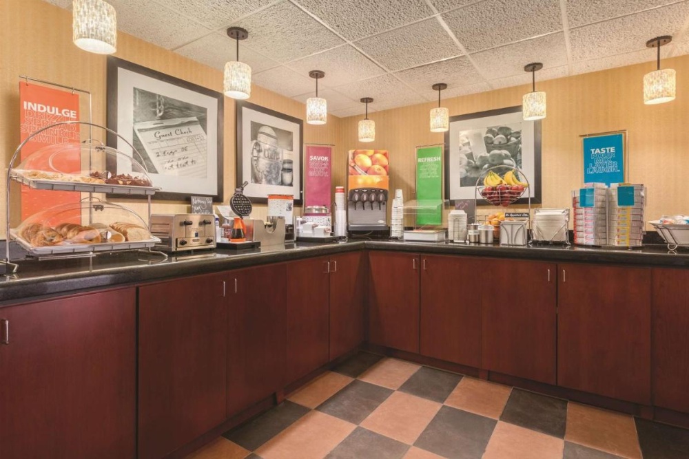 Hampton Inn By Hilton Des Moines Airport Image 17