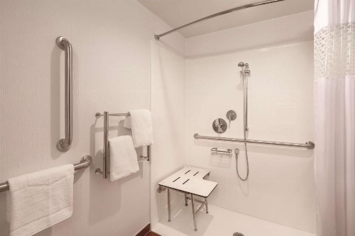 Hampton Inn By Hilton Des Moines Airport image 5